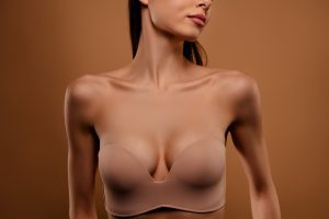 Entendendo a diferença da colocação do Implante Submuscular vs. Subglandular